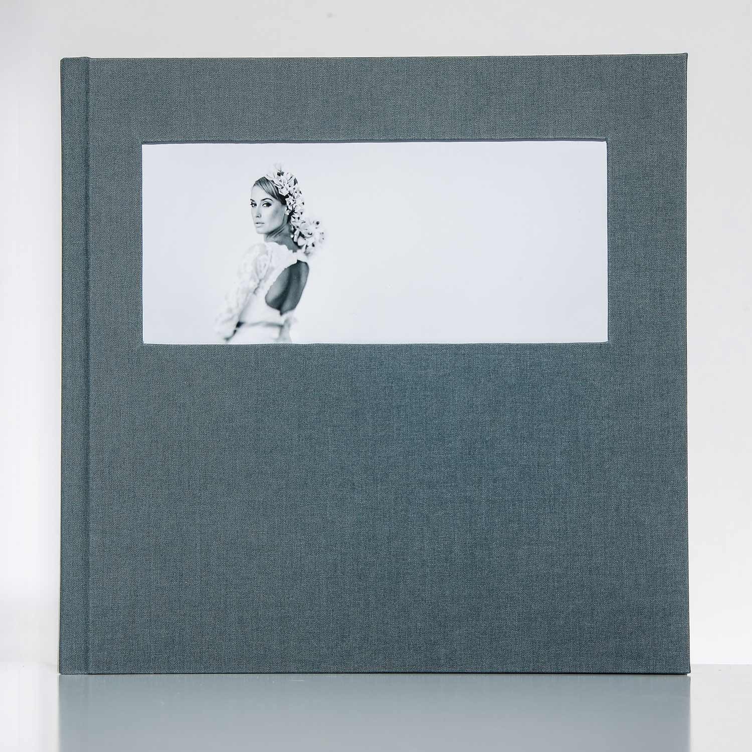Silverbook 30x30cm with Landscape Window